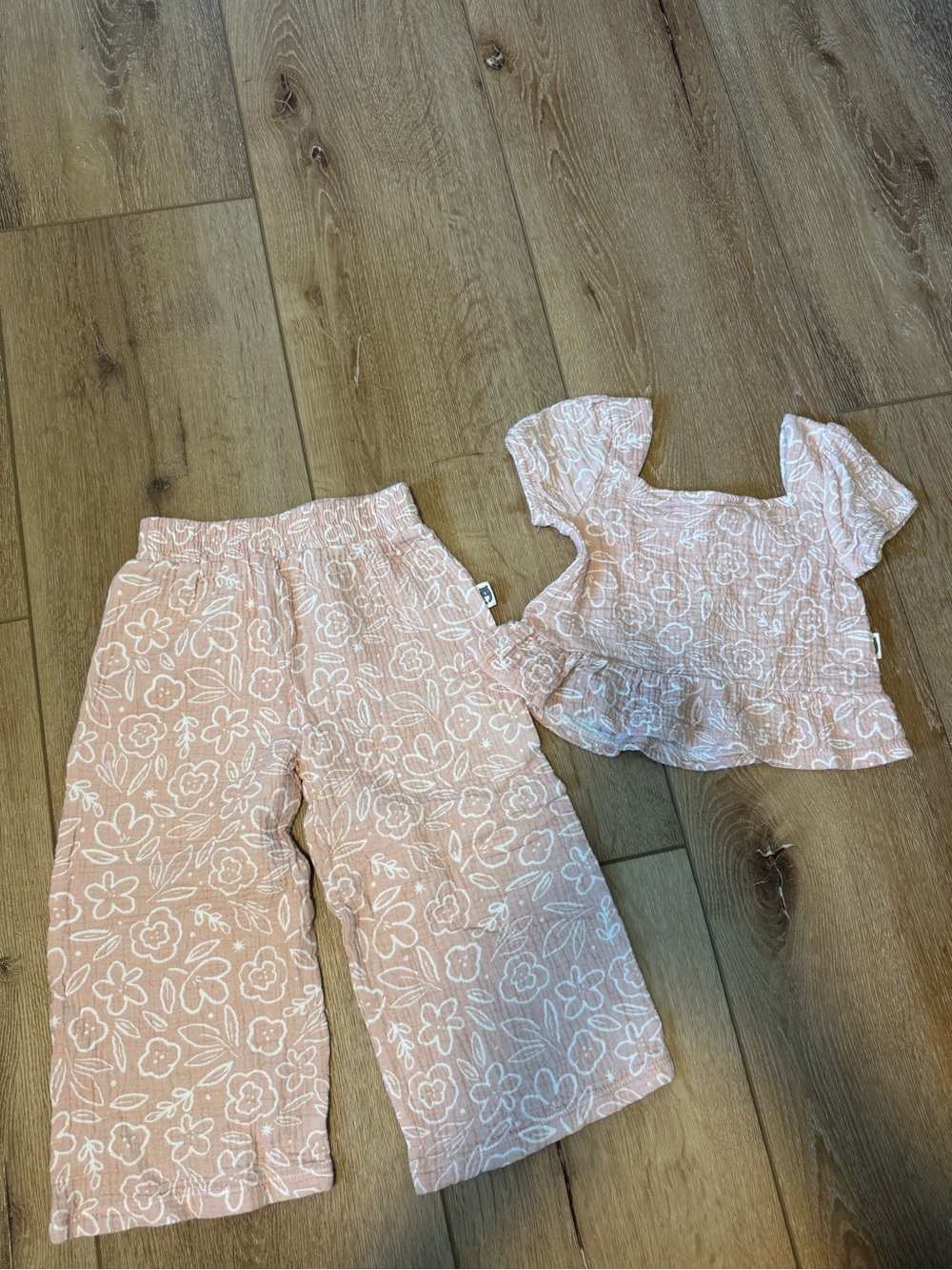 Rabbit + Bear Pink & White Floral Muslin Short Sleeve & Pants Set (3T)